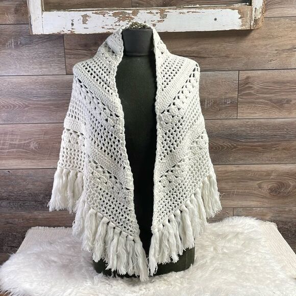 Hand Crafted Accessories - Crocheted  Ladies Handmade Open Knit Fringed Wrap Shawl Vintage 80’s Large White